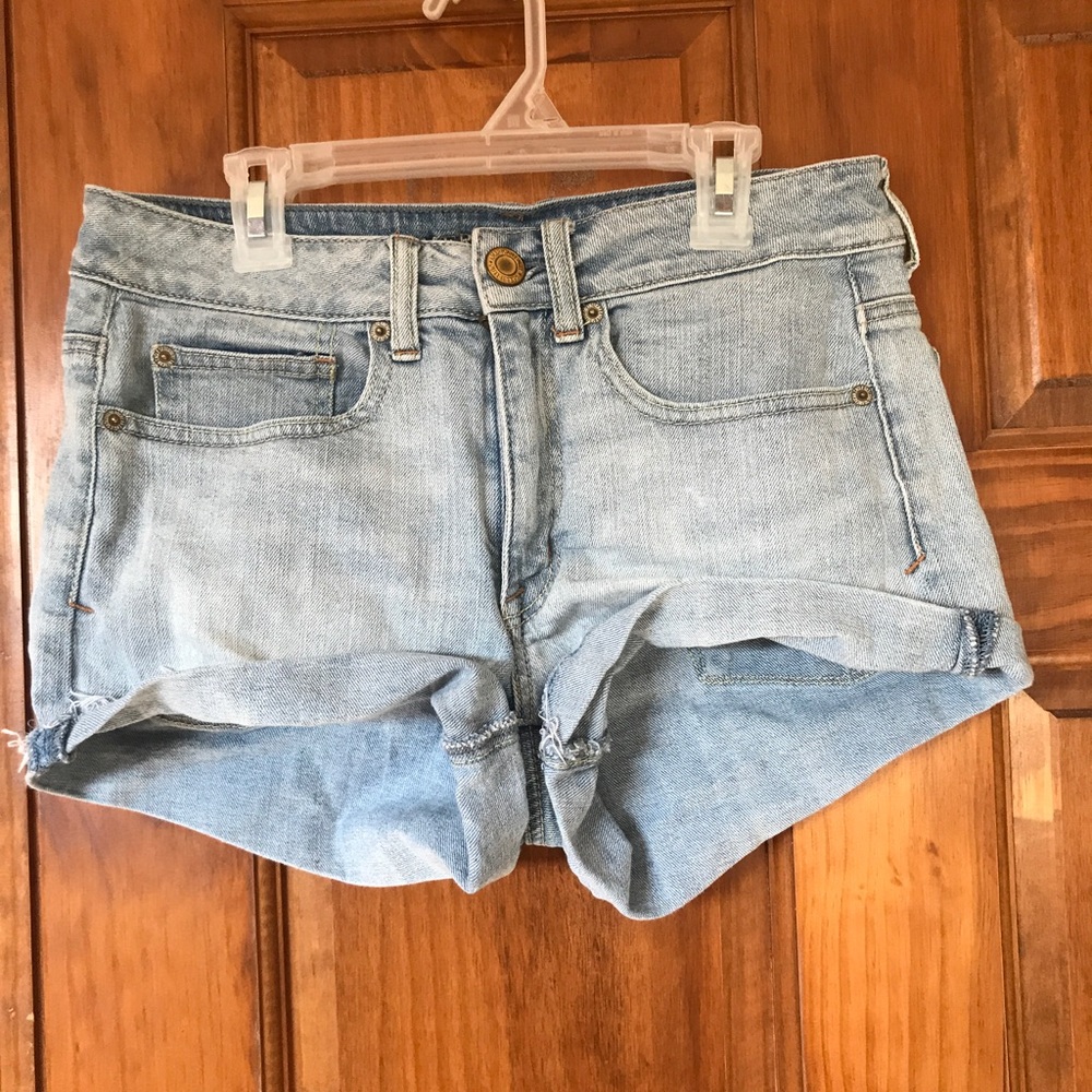 Lightwash American Eagle Shorts